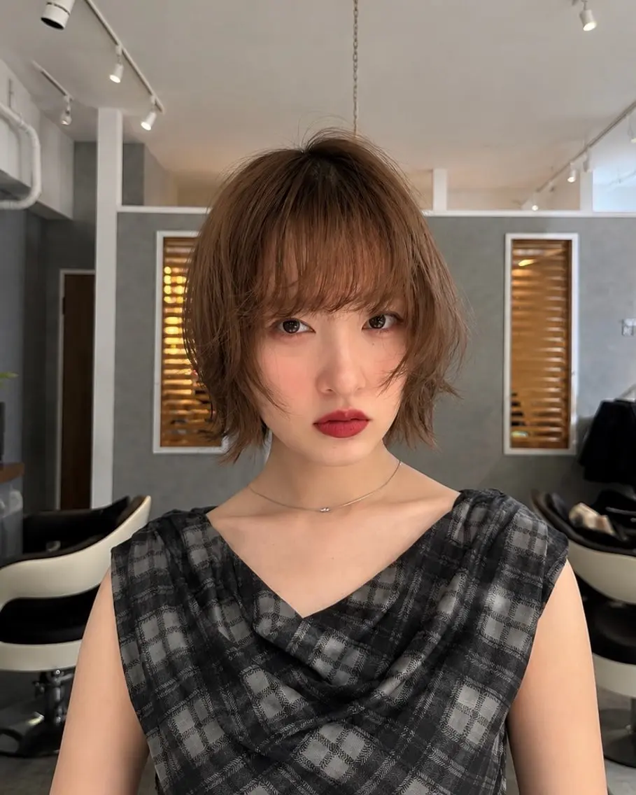 ミディアム カラー ヘアアレンジ タイトボブ個性派カラ ーAKANEのヘアスタイル