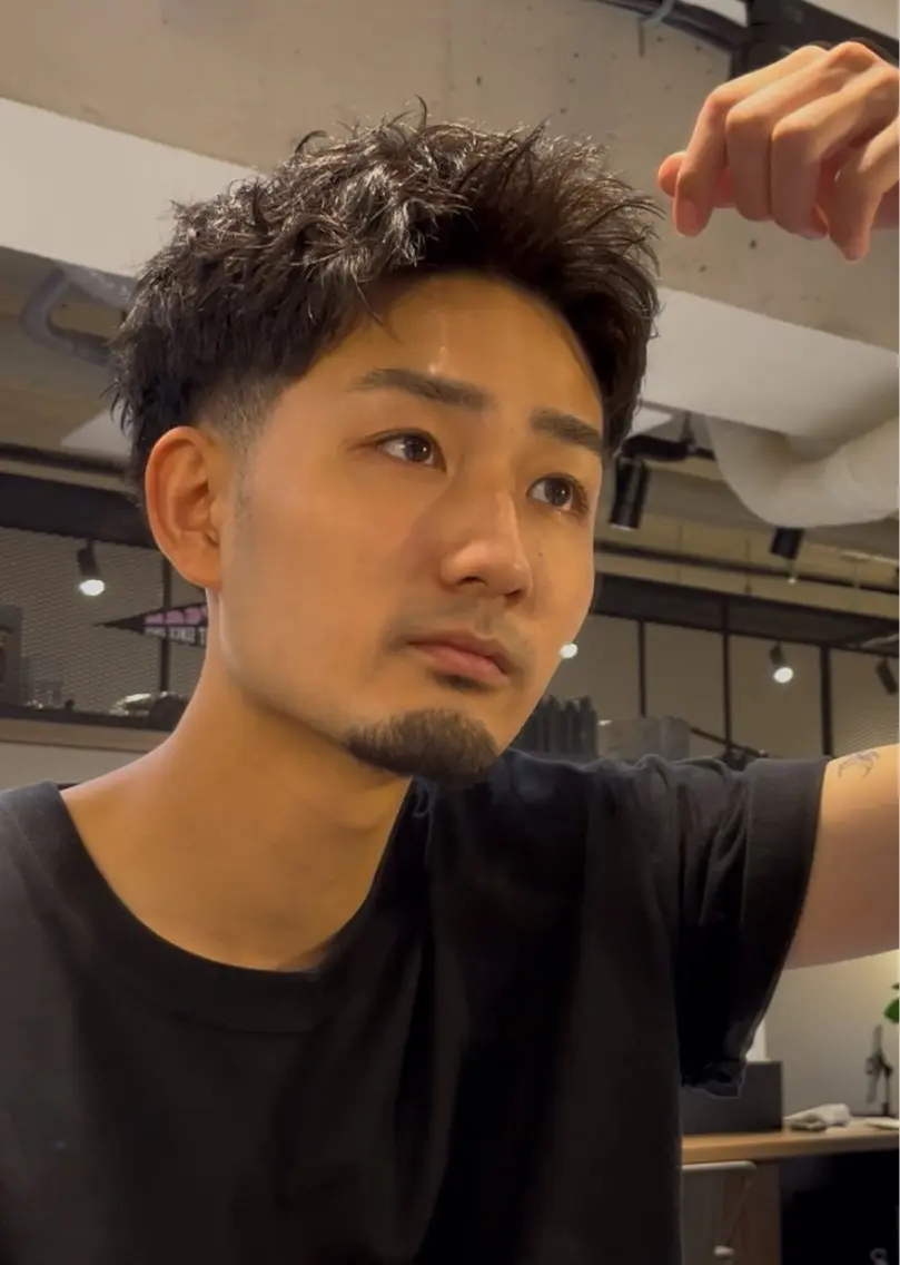 20代限定スパイキーショート、フェード、短髪の写真