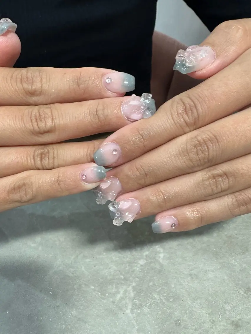 ネイル LAVISH 大和店 emi・:*+のネイルデザイン