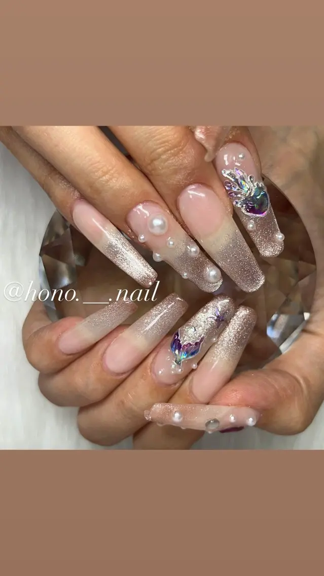 ネイル ストーンネイル NailSalo AriuMのネイルデザイン