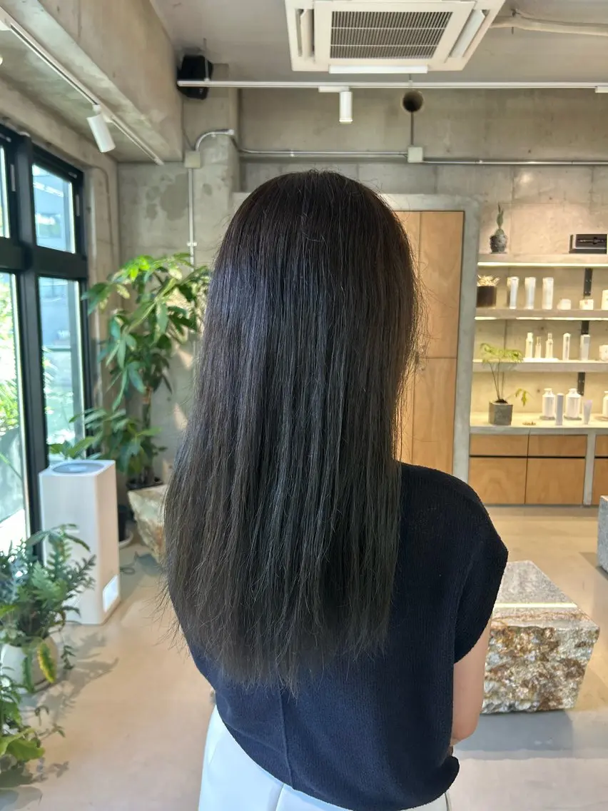 ロング カラー ヘアカラー 岡田 舞綺のヘアスタイル