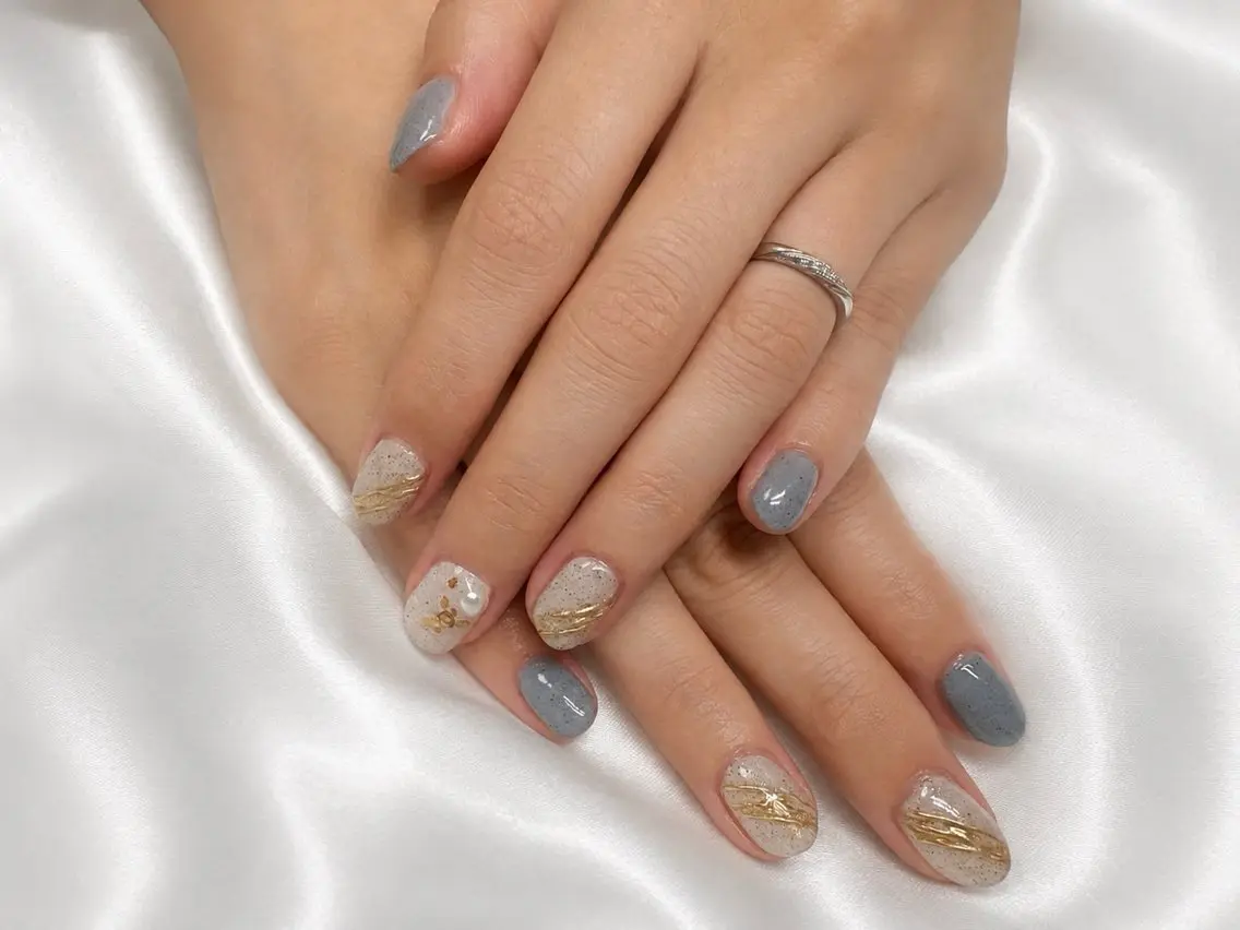 ネイル ブルー ゴールド ニュアンスネイル VI NAILのネイルデザイン
