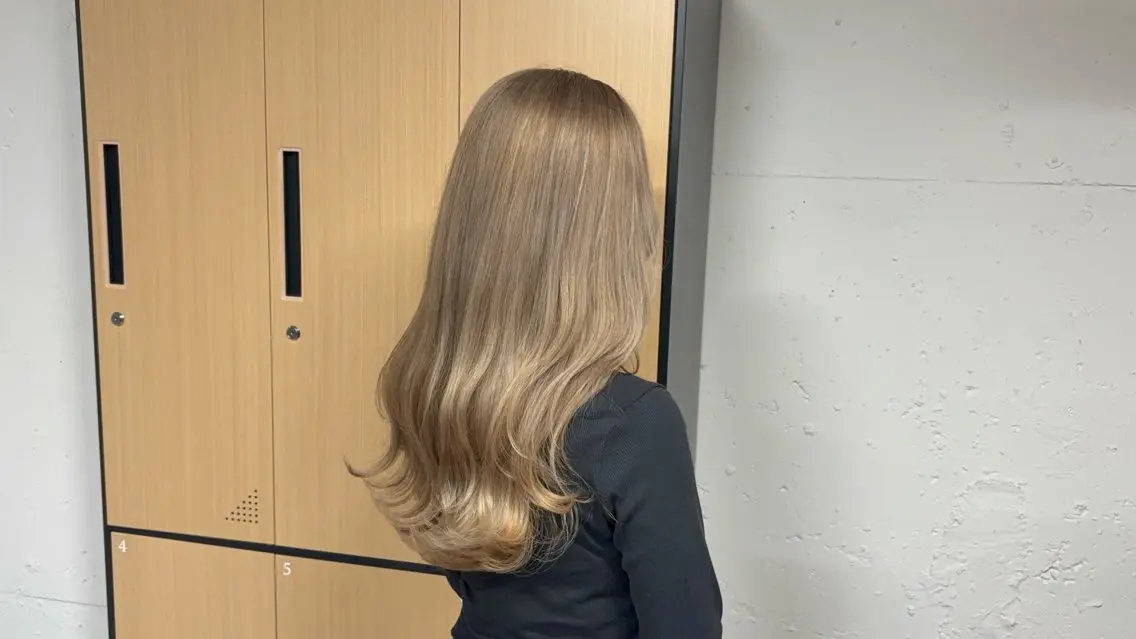 ロング ヘアカラー tokute 中野真咲🐺のヘアスタイル