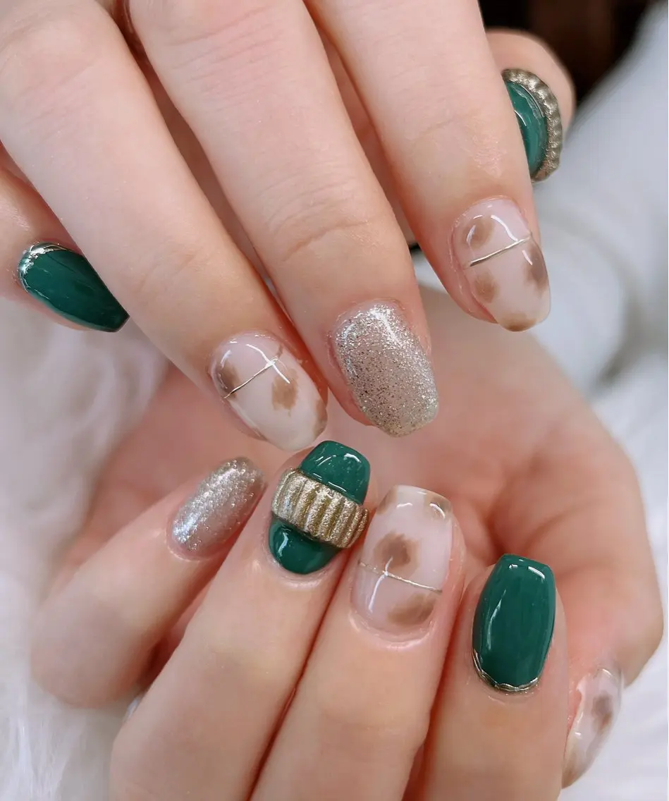 ネイル フレンチネイル キラキラネイル 韓国ネイル マグネットネイル 持ち込み ハンドネイル Lee _nailのネイルデザイン