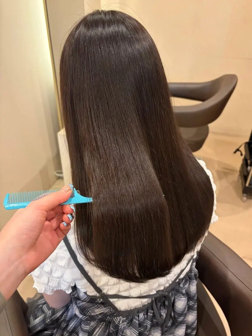 セミロング カラー グレージュ オリーブグレージュ オリーブグレー カット ヘアカラー トリートメント 暖色カラー🍒 門内 梨真のヘアスタイル