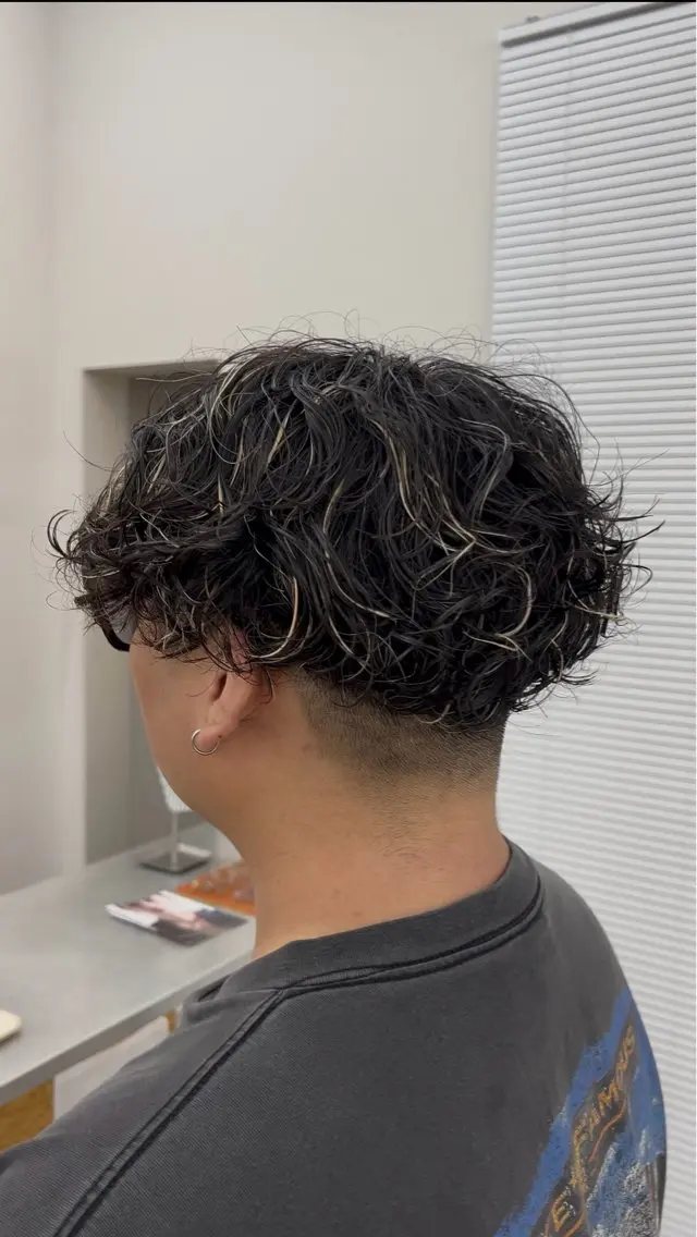 ショート パーマ メンズ メンズハイライト メンズパーマ ハイライト カット パーマ Yuito/カラー/ ブリーチ/ストレートのヘアスタイル