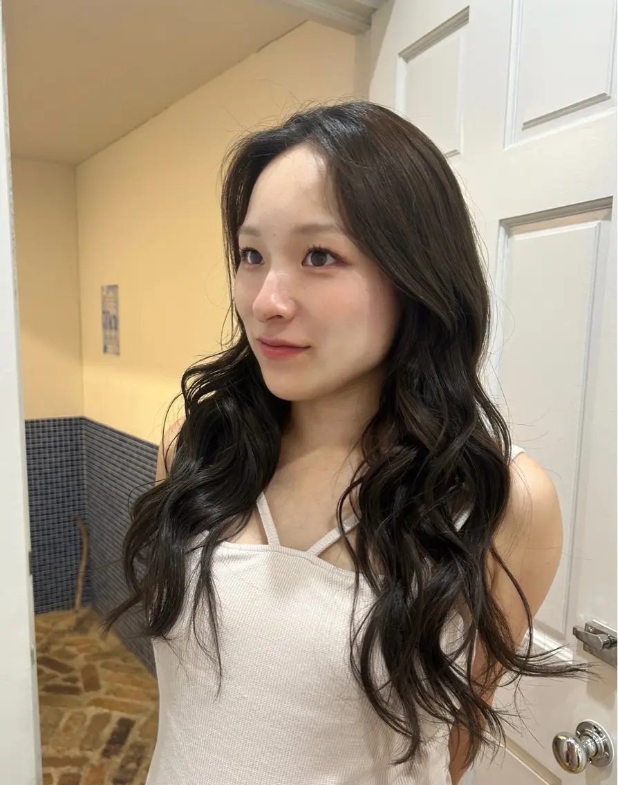 ロング ヘアカラー 太田 絵麻のヘアスタイル