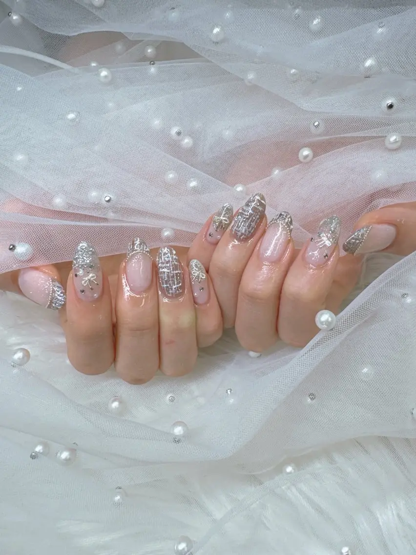 ネイル 成人式 フレンチネイル ジェルネイル ガラスフレンチ キラキラネイル ハンドネイル Queeens nailのネイルデザイン