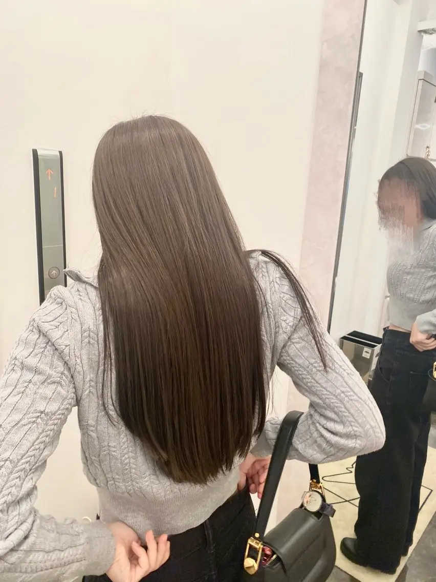 ロング カラー ベージュカラー グレージュ 💠𝚈 𝚄 𝙸 💠のヘアスタイル