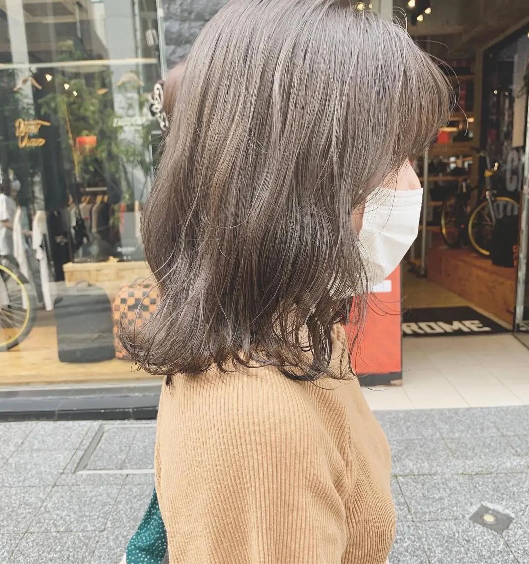 ミディアム カラー ネイル ハイトーンボブ 前田 表参道　グレージュのヘアスタイル