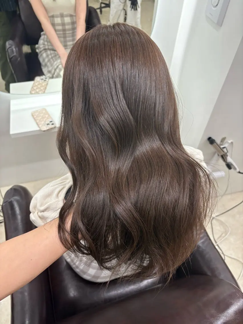 ロング カラー カット ヘアカラー トリートメント ヘアセット 新宿/韓国ヘア/ 髪質改善ストレートのヘアスタイル