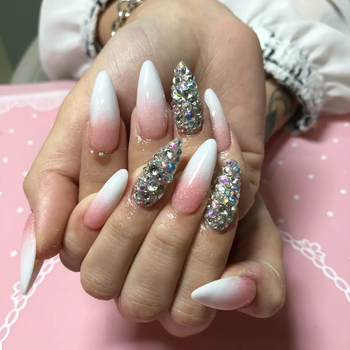 セミロング ネイル ハンドネイル 《LB》ラブリエ Nail&eyeのマツエク・マツパデザイン