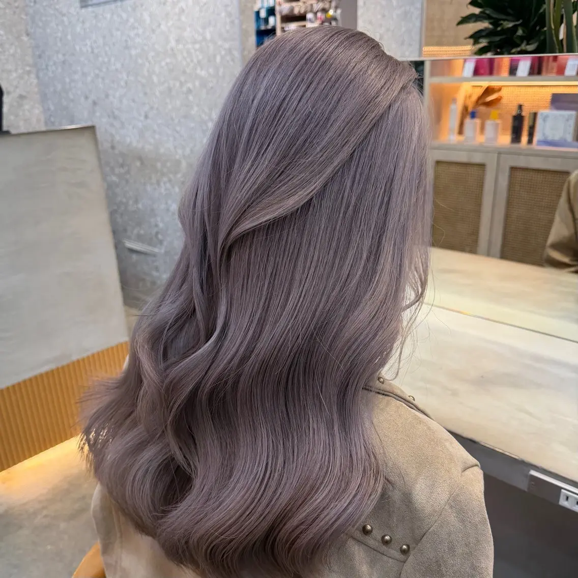 ミディアム カラー ブリーチ ラベンダーカラー ブリーチなしカラー ヘアカラー トリートメント ヘーゼルベージュ 🩰🤎miharuのヘアスタイル