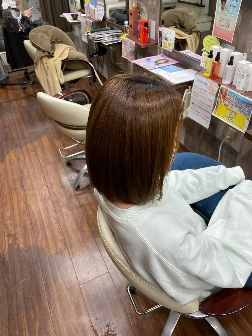 広がりやクセ、ばさつきなど気になっていませんか？真っ直ぐ過ぎずナチュラルなストレートがオススメ♪の写真