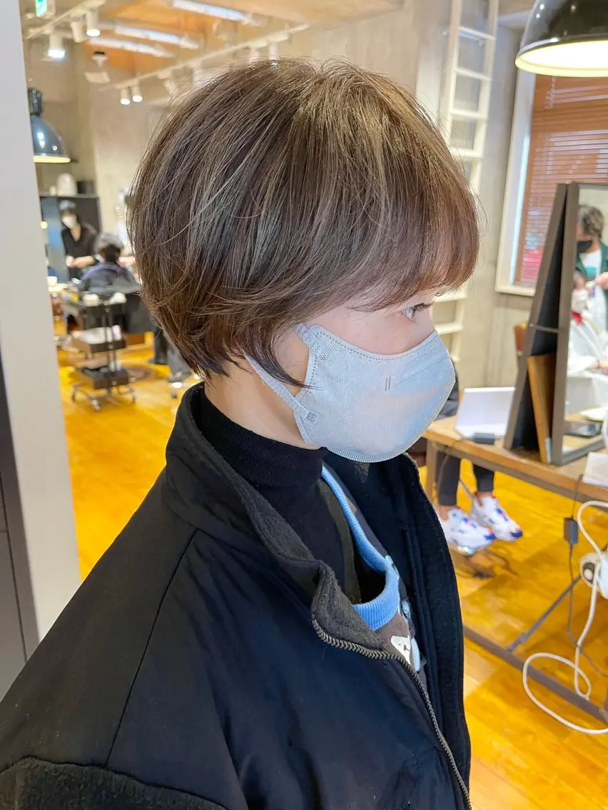ショート カラー ハイライトカラー ハイライト カット ヘアカラー トリートメント ショートヘア💫 ハイトーン西田拓馬のヘアスタイル