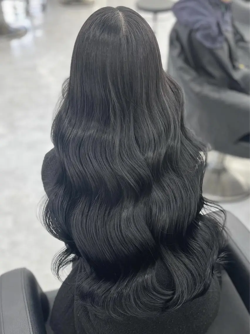ロング カラー 黒髪 ブルーカラー ブルーブラック レッドカラー くびれヘア ヘアカラー トリートメント ヘアセット 髪質改善Ⅰ透明感 艶カラーⅠたつやのヘアスタイル