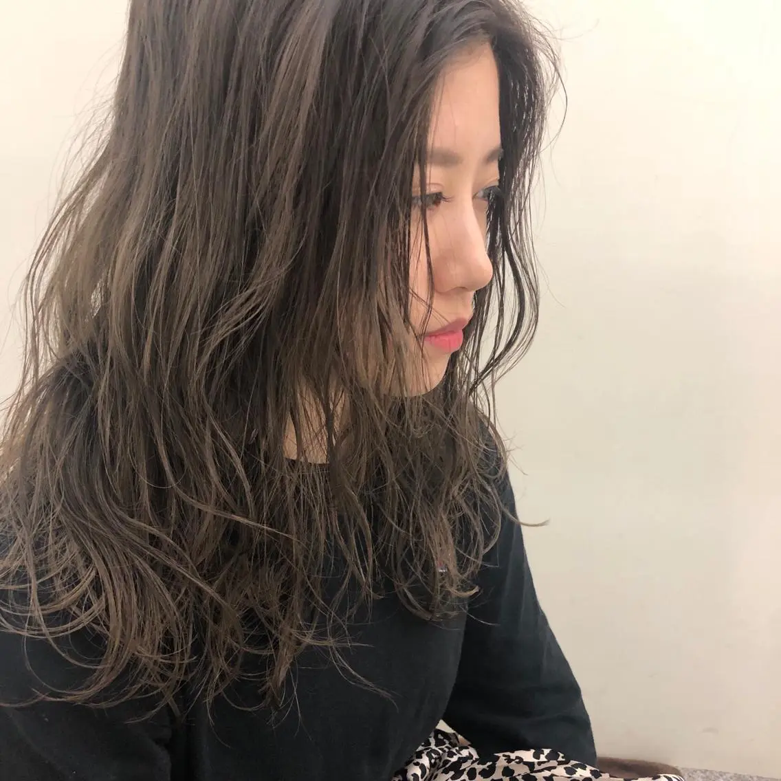 ミディアム カラー エクステ ハイトーン 💭黒崎ハルカのヘアスタイル