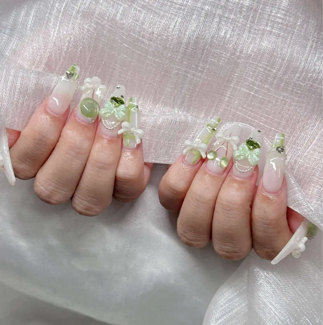 ネイル 長さ出し グラデーション 卒業式 キラキラネイル マグネットネイル ハンドネイル Lee Nailsのネイルデザイン