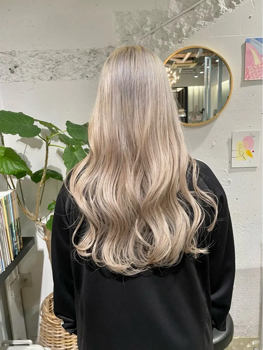 《新規》カット+ハイトーンカラー(ブリーチ+オンカラー)+ケアブリーチの写真