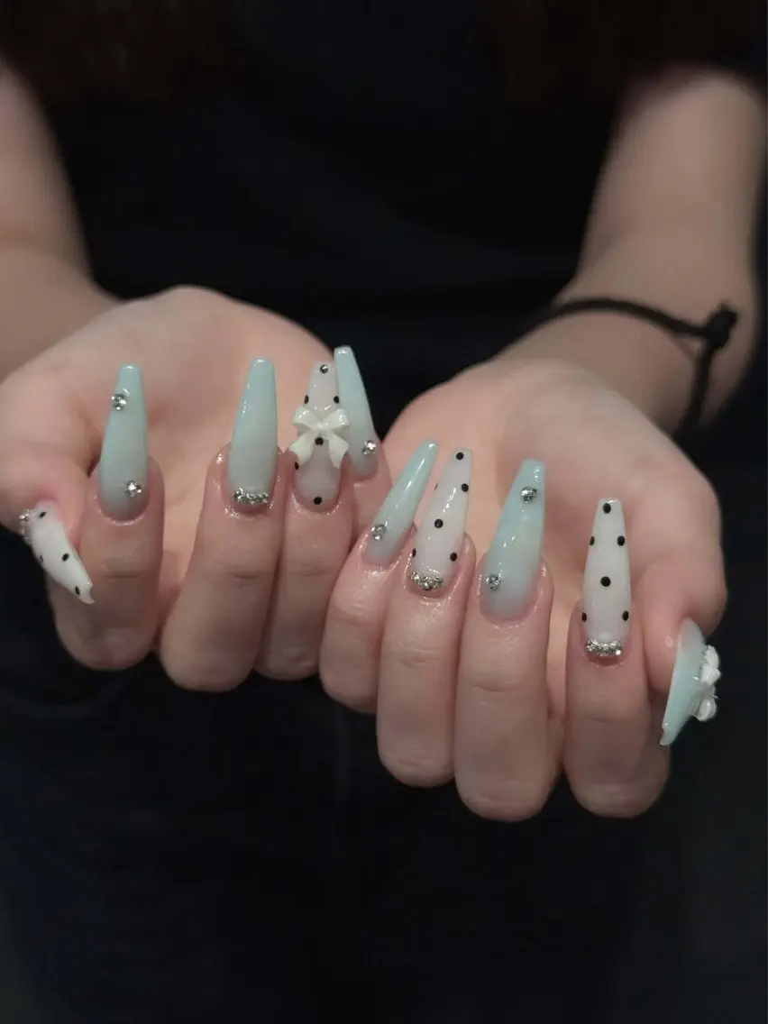 ネイル チークネイル ドット フレンチネイル グラデーション ハート ハンドネイル ハンドケア Eli Muse 新宿ネイルのネイルデザイン