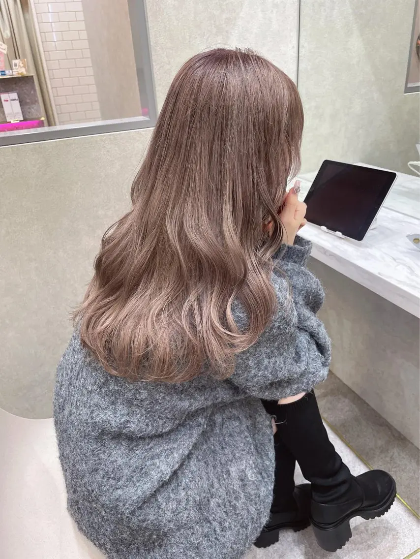 ロング 顔まわりレイヤー 顔周りカット ハイレイヤー レイヤーカット ローレイヤー カット ヘアカラー MOMOHA/ 🍑レイヤーカットのヘアスタイル