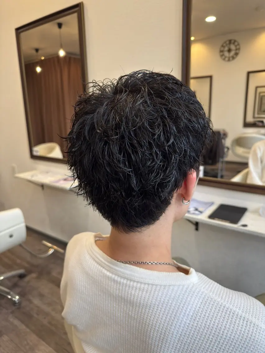 ショート パーマ 鍵 魁斗のヘアスタイル