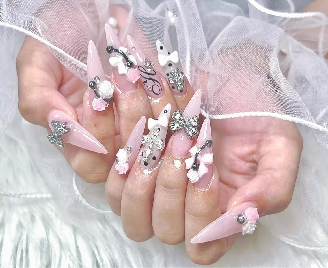 ネイル AURA NAIL 上前津のネイルデザイン