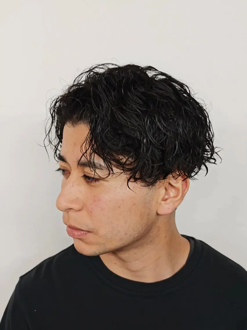 ミディアム パーマ メンズ ミディアムパーマ メンズパーマ カット パーマ 怪我の為1ヶ月程 お休みします🙇のヘアスタイル