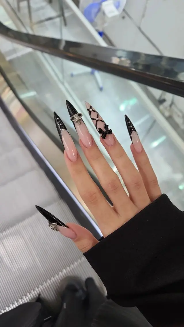 ネイル フレンチネイル ガーリー ガラスフレンチ 氷ネイル・うるうるネイル キラキラネイル ハンドネイル JOSIE nail studioのネイルデザイン