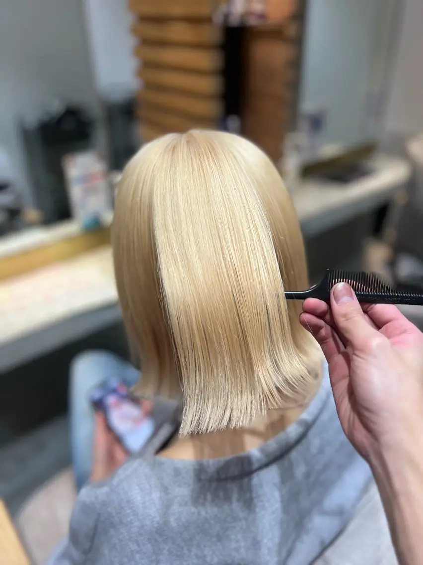 カラー ブリーチ ブロンド ホワイトブロンド 小嗣 篤輝のヘアスタイル