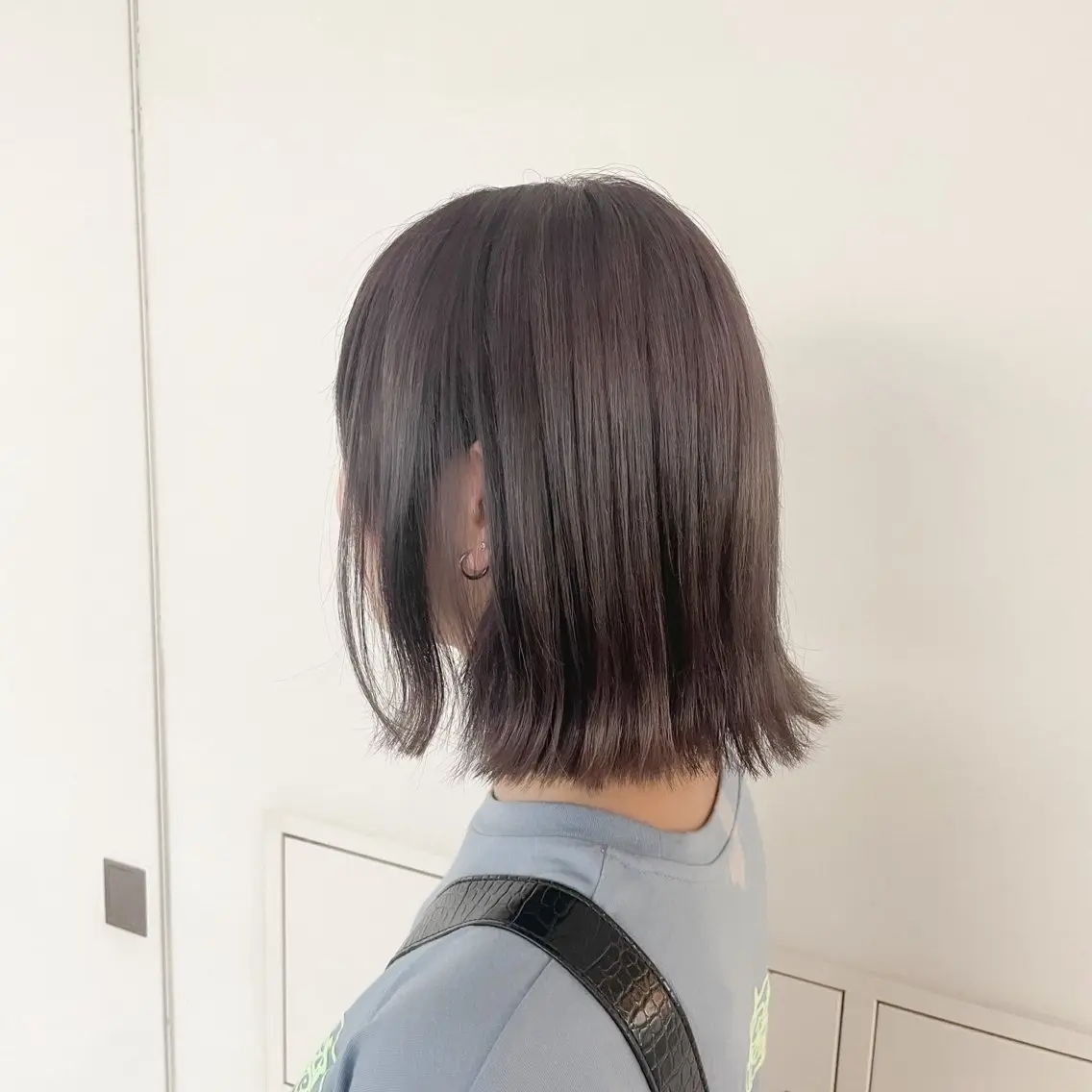 ミディアム アッシュ アッシュグレー アッシュグレージュ 落合 美穂のヘアスタイル
