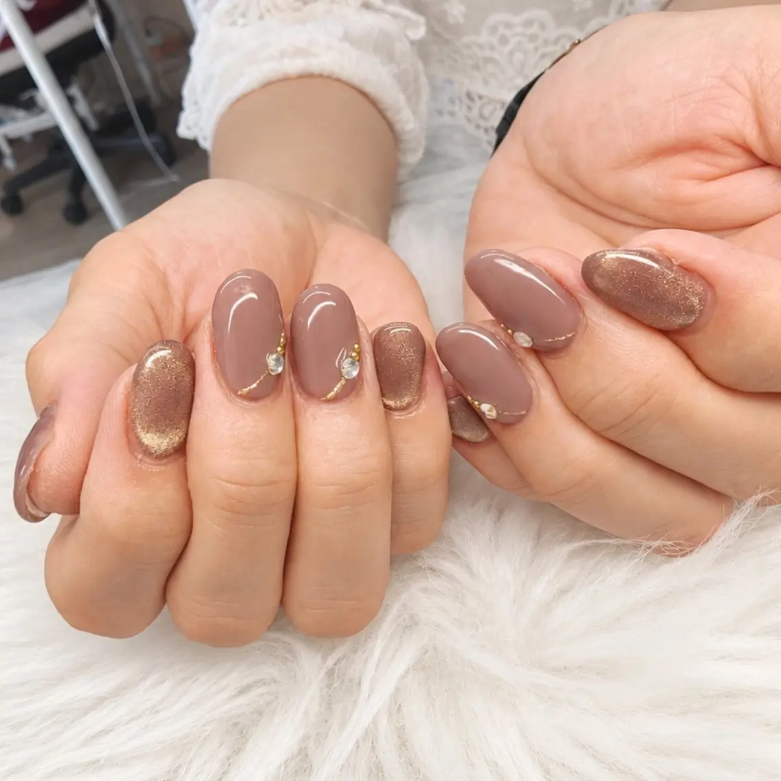 ネイル ブラウン ジェルネイル ゴールド マグネットネイル オフィスネイル ハンドネイル CUREist💅 所沢駅徒歩7分のネイルデザイン