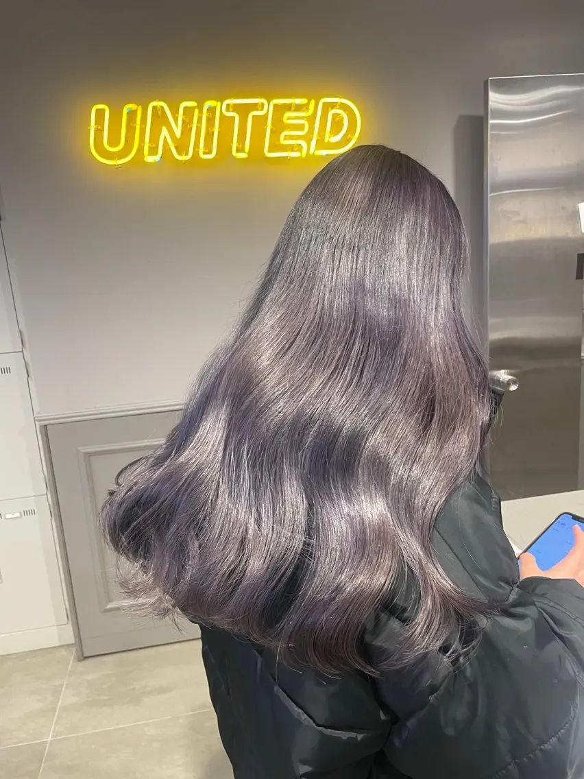 セミロング カラー 抜け感レイヤー︴ ニュアンスカラーのヘアスタイル