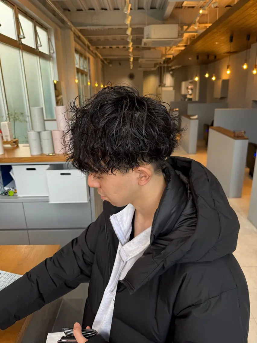 パーマ メンズ メンズパーマ ツイストスパイラルパーマ 波巻きパーマ スパイラルパーマ カット 石原圭悟 /ショート/艶カラーのヘアスタイル