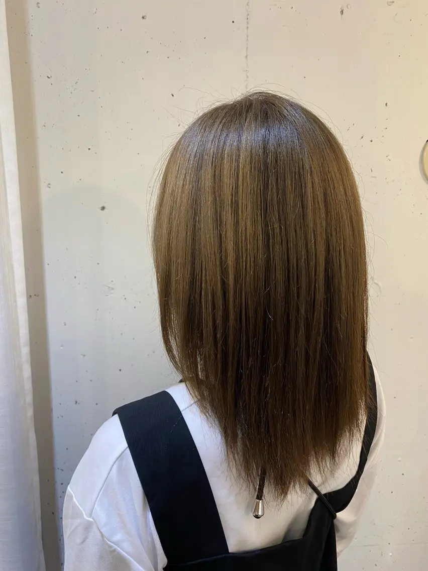 ミディアム カラー ベージュカラー ブリーチ . SHIZUKAのヘアスタイル