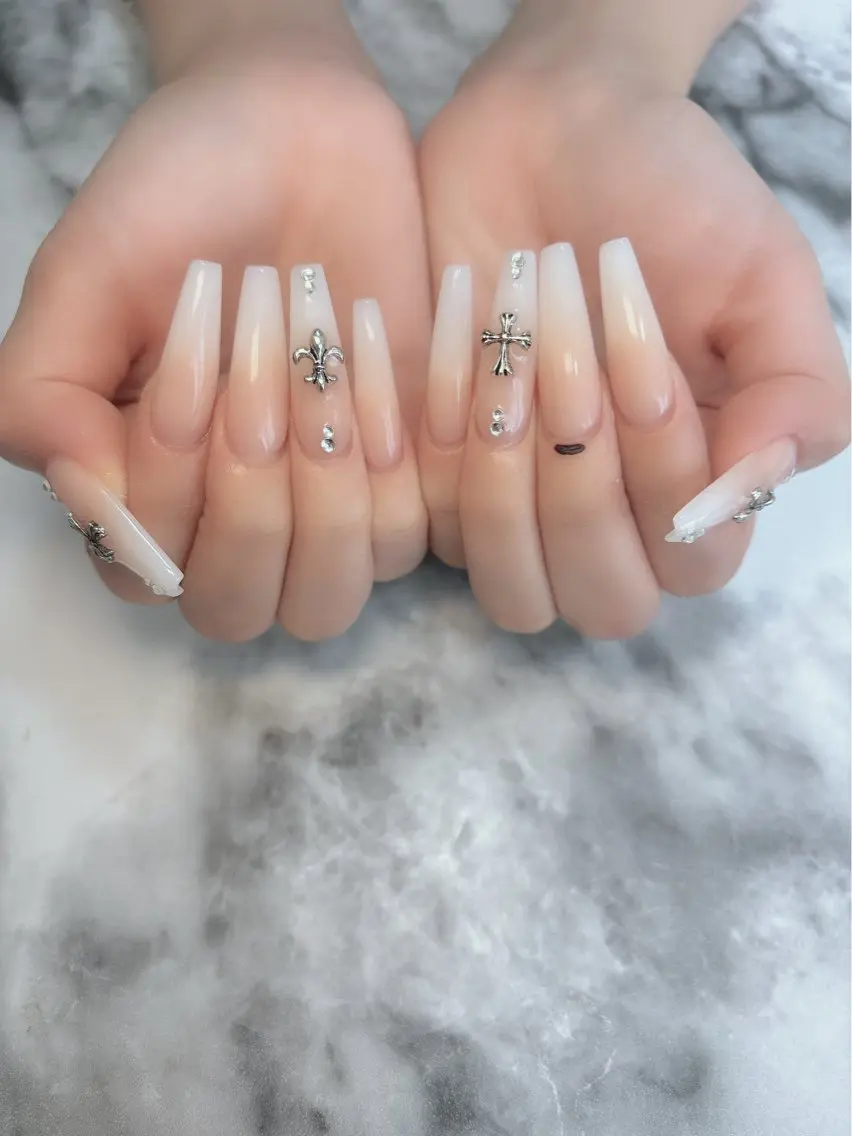 ネイル ロングネイル ハンドネイル Kayo 💅のネイルデザイン