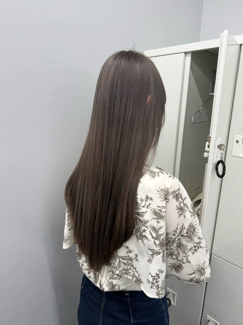 カラー グレージュ ラベンダーカラー ラベンダーグレージュ ラベンダーグレー ヘアカラー SARINA ROCCO3rdのヘアスタイル