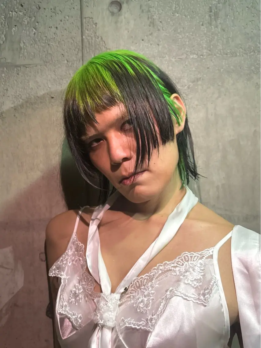 ショート カラー 陽 愛のヘアスタイル