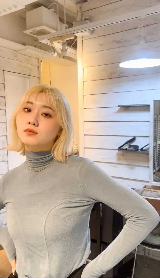 ショート バタフライレイヤー/ ニシトモユキのヘアスタイル
