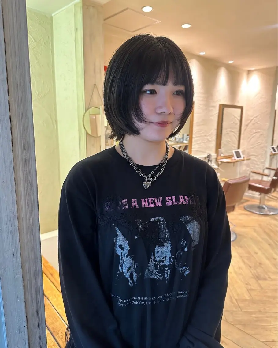 ショート ボブ 顔まわりレイヤー レイヤーカット ウルフカット Manaka🟤 今泉　Musiiikのヘアスタイル