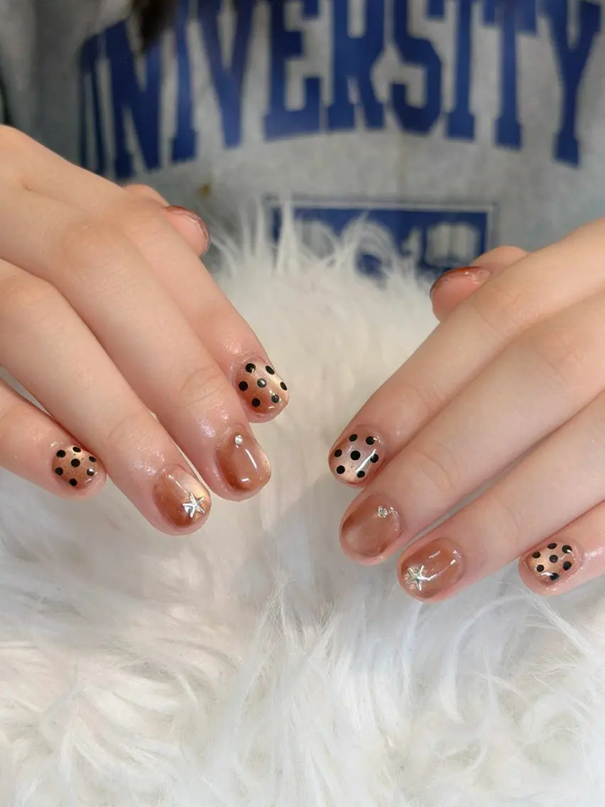 ネイル オーロラネイル ボルドー ブラウン 氷ネイル・うるうるネイル キラキラネイル ハンドネイル Julli NailStudioのネイルデザイン