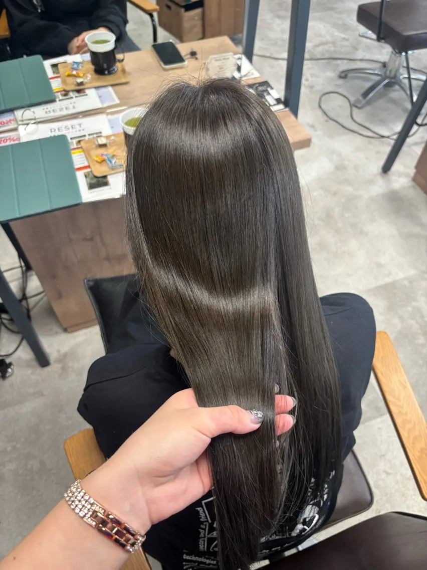 ロング きょうか🩶 /艶髪/髪質改善のヘアスタイル