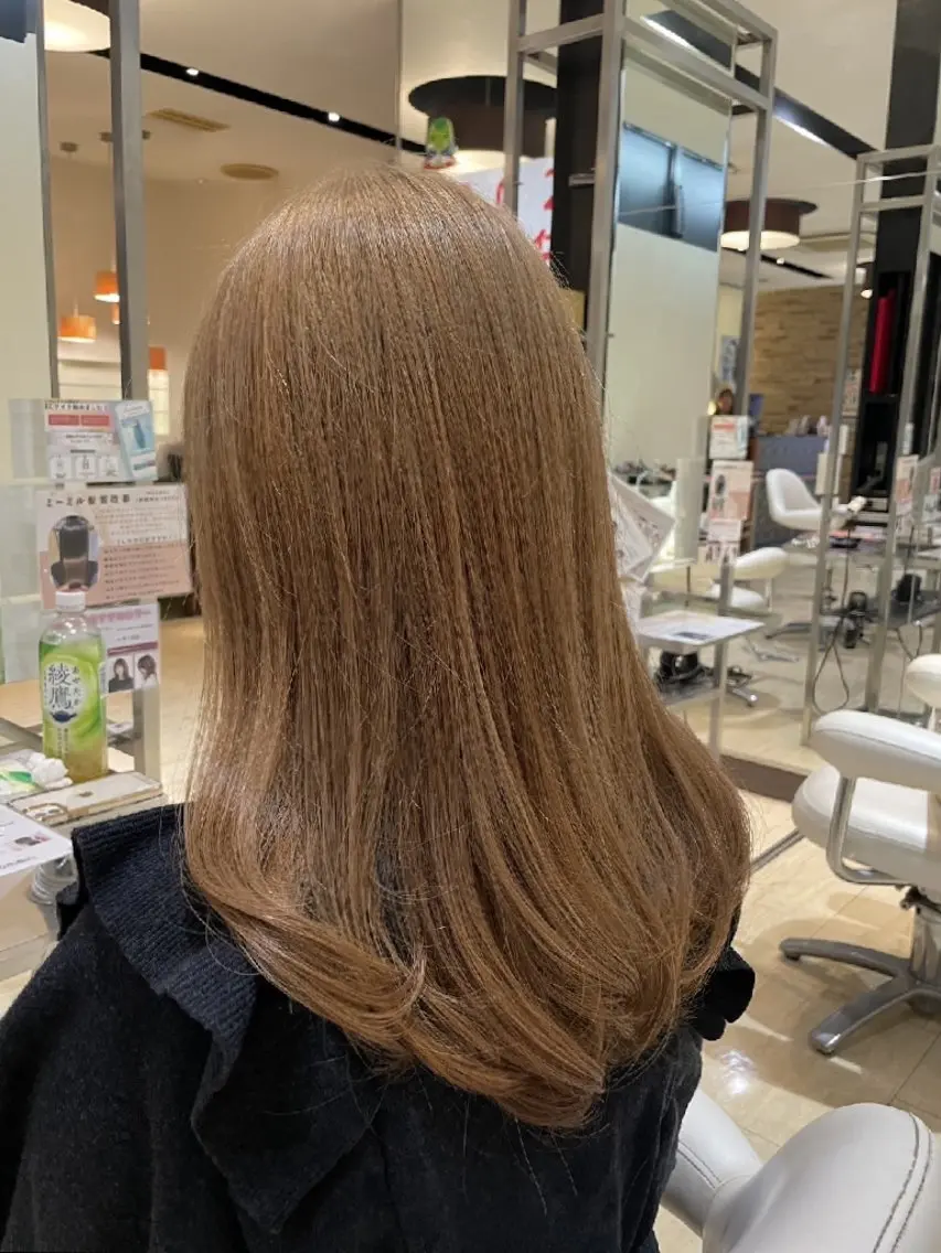 カラー 梶村 桃歌のヘアスタイル