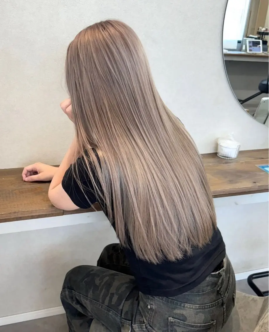 ロング カラー ブリーチ 透明感カラー グレージュ 似合わせボブカット Anonのヘアスタイル