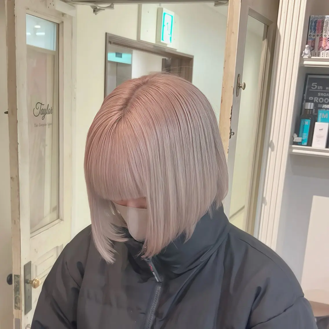 ショート カラー ベージュカラー ホワイトベージュ ボブ オカベ ショウマのヘアスタイル