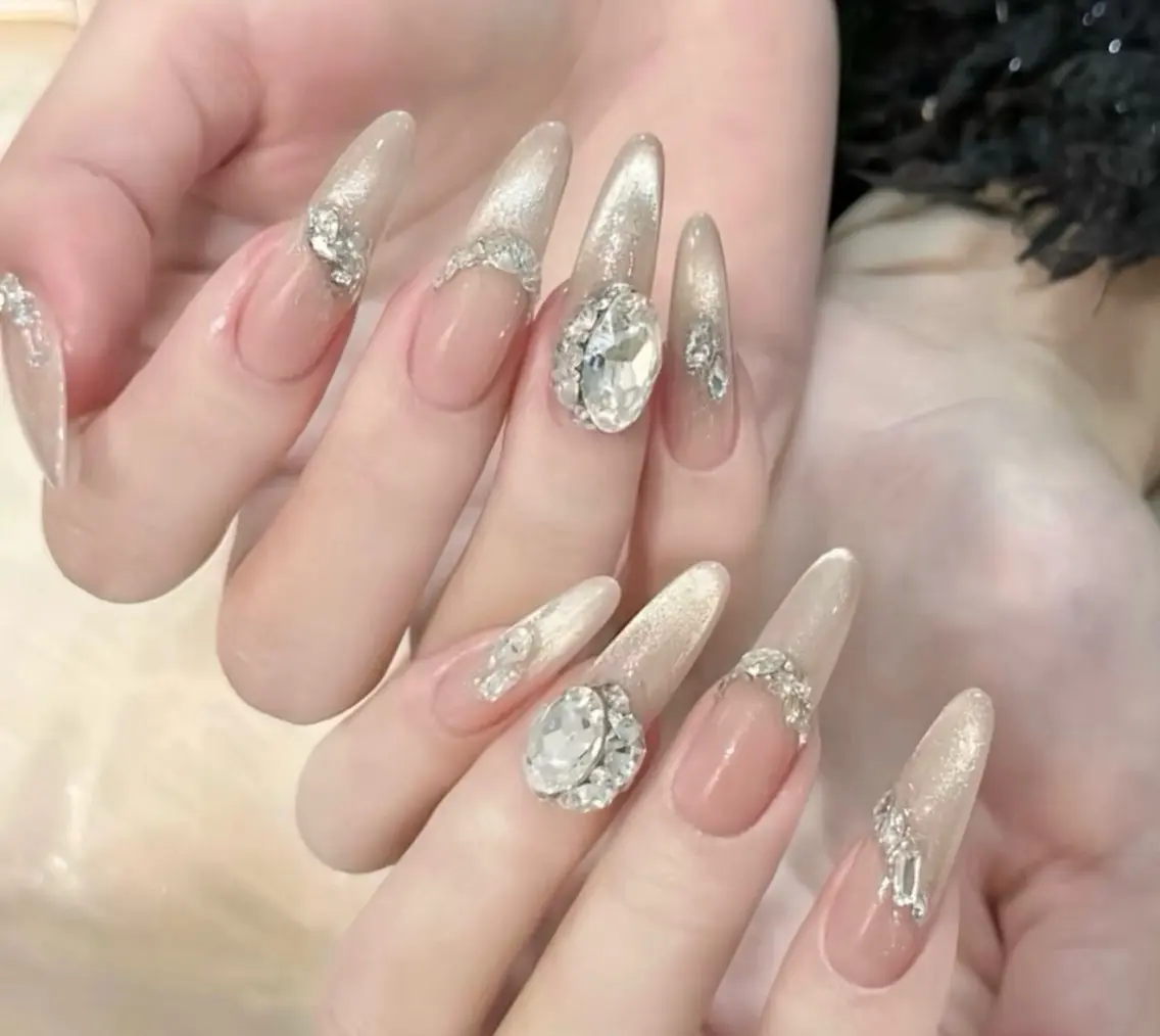 ネイル チークネイル 長さ出し フラワーネイル フレンチネイル ガーリー SunNail池袋駅 ワンホンネイルのネイルデザイン
