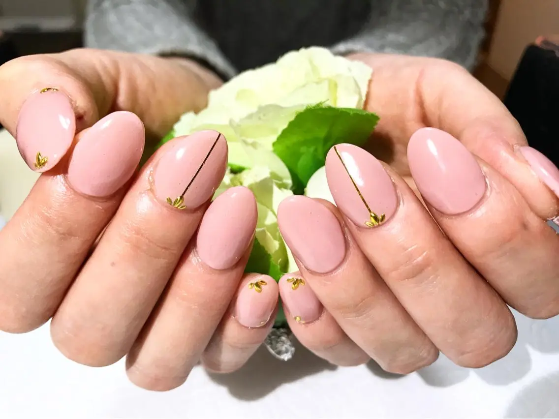 ネイル フットネイル ピンク シンプルネイル 春ネイル ホワイト nail fufla ♡yamane♡のネイルデザイン