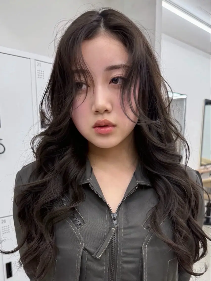 セミロング くろかわ まいのヘアスタイル