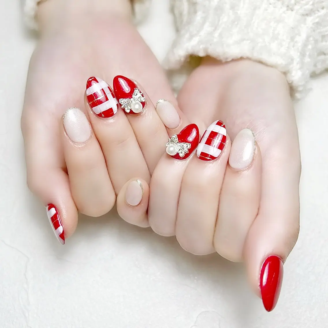 ネイル ガーリー キラキラネイル ラメ(グリッター) 赤色 冬ネイル rouse nail RISATOのネイルデザイン