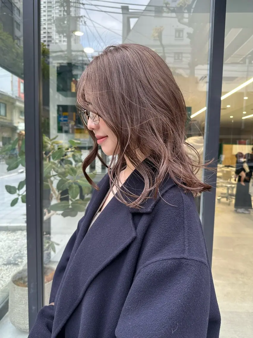 セミロング カラー カット ヘアカラー トリートメント ハイトーン/透け感 カラー🎀真香のヘアスタイル